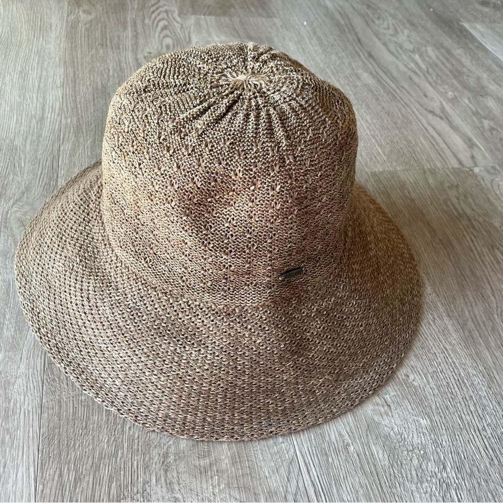 NWOT Coolibar Marina Hat in Tan
